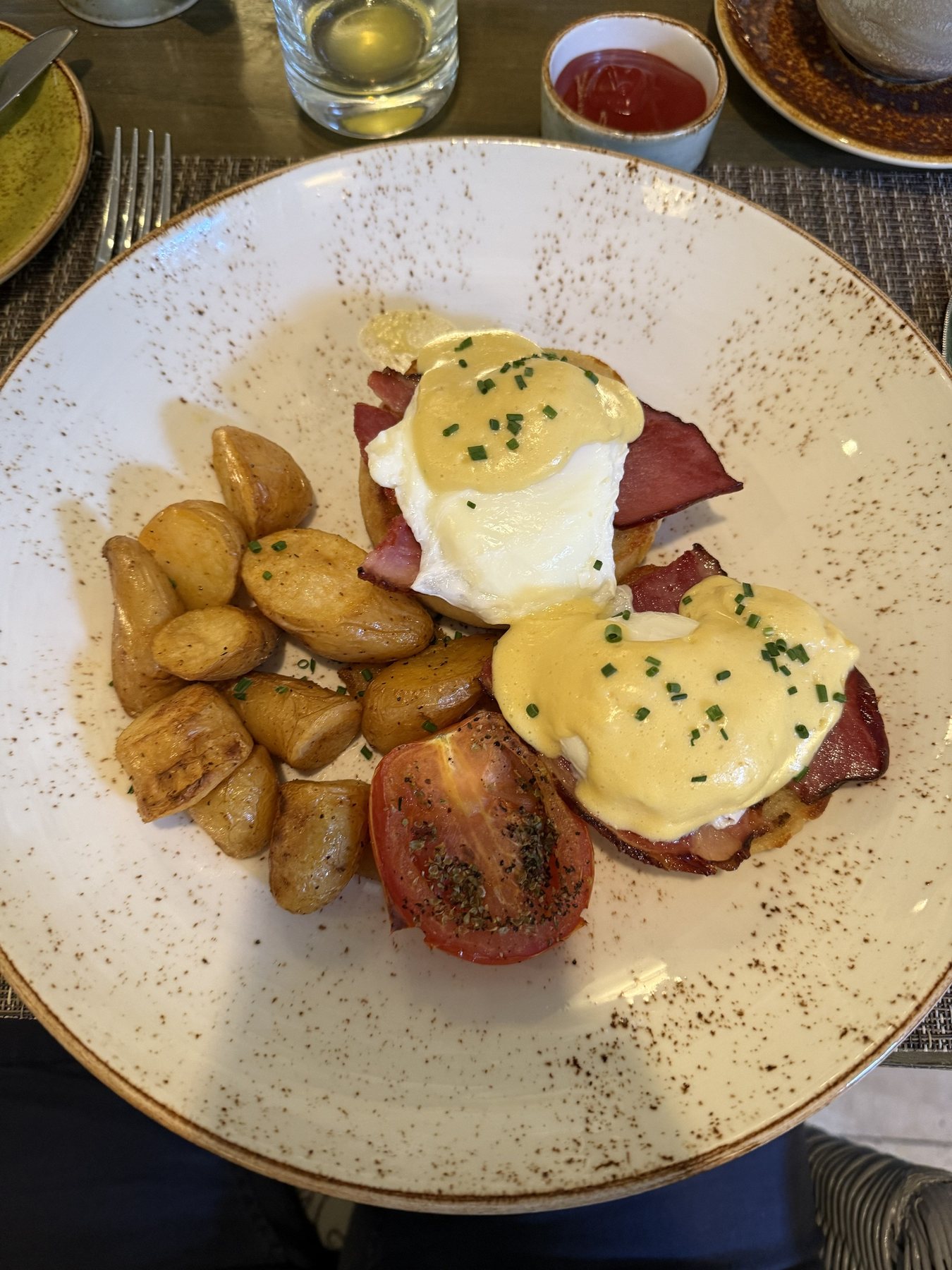 Eggs Benedict, The Langham Huntington